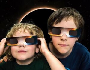 Las mejores ofertas para comprar gafas protectoras para ver el eclipse de agosto de 2025